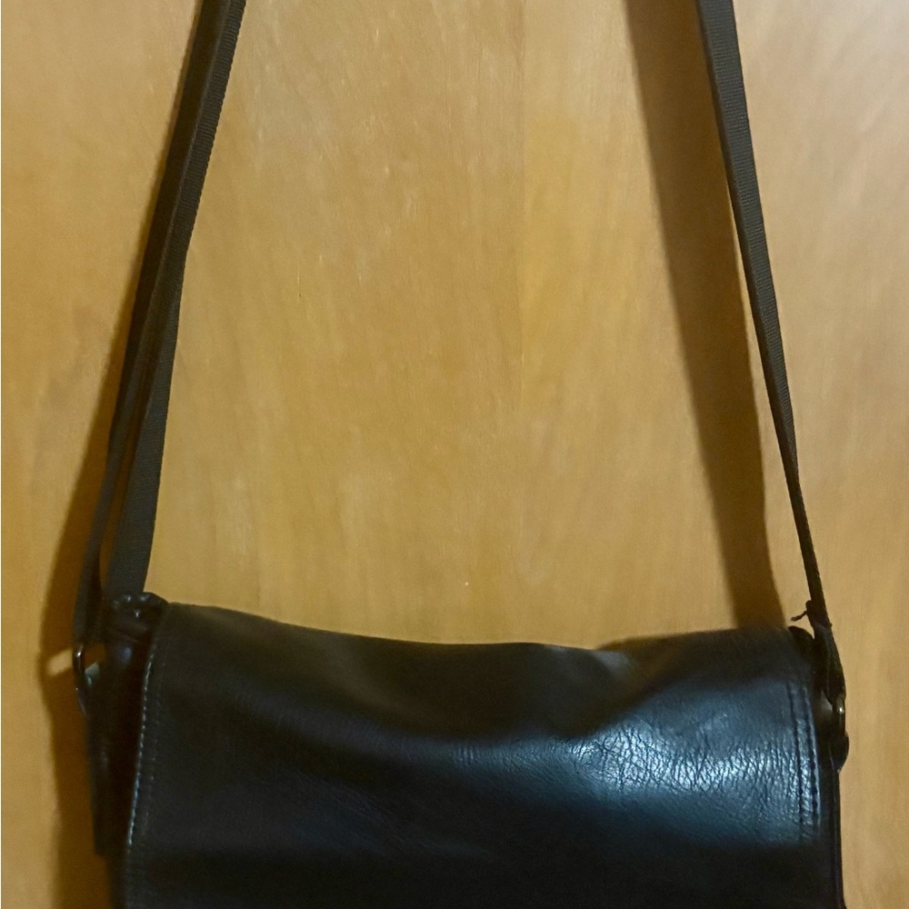 Kenneth Cole Reaction Black Crossbody Bag